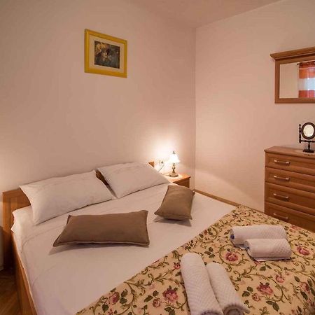 Apartments In Vrbnik/Insel Krk 13597 외부 사진