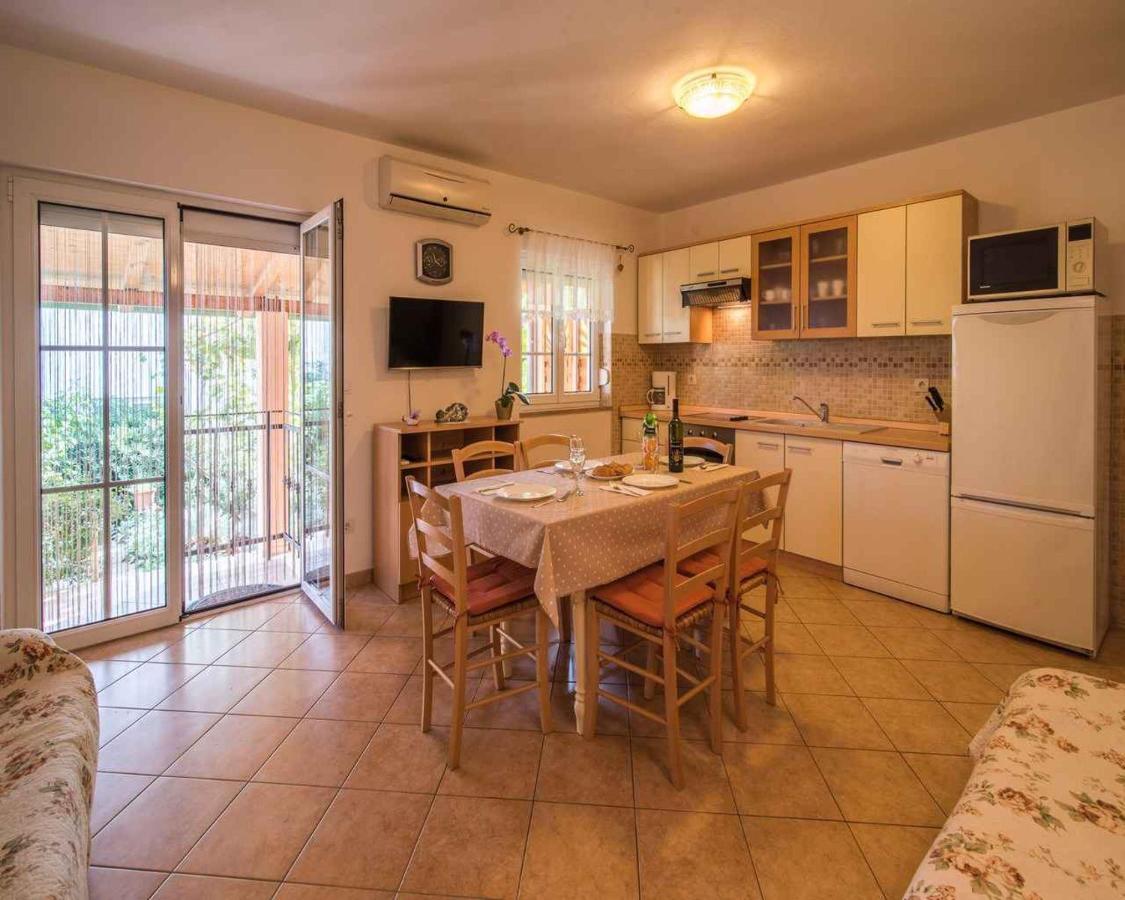 Apartments In Vrbnik/Insel Krk 13597 외부 사진