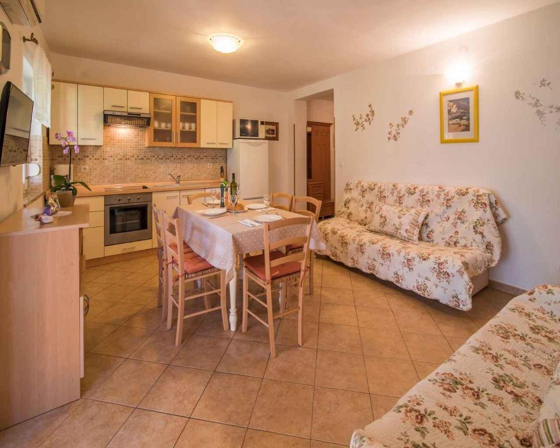 Apartments In Vrbnik/Insel Krk 13597 외부 사진