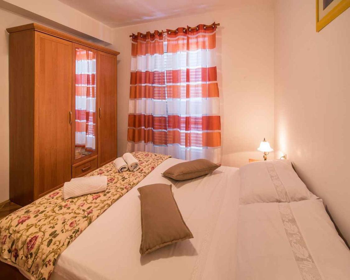 Apartments In Vrbnik/Insel Krk 13597 외부 사진