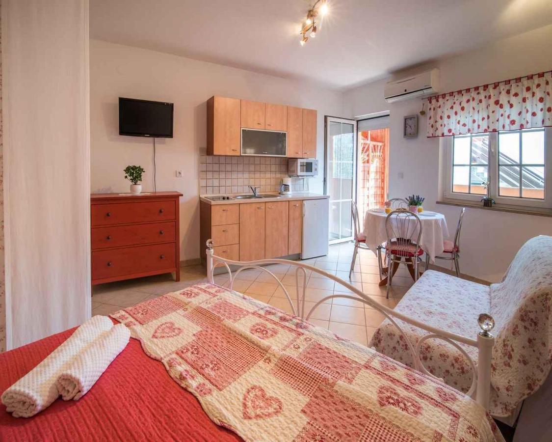 Apartments In Vrbnik/Insel Krk 13597 외부 사진