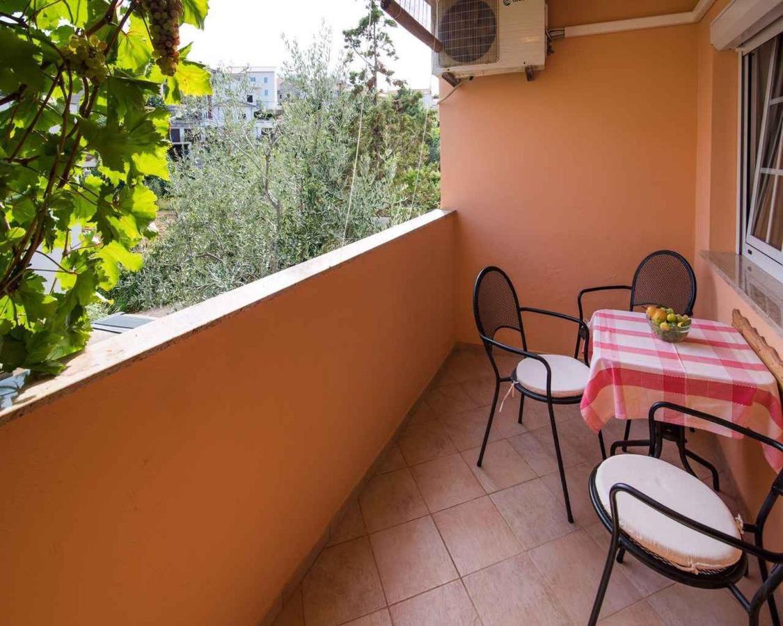 Apartments In Vrbnik/Insel Krk 13597 외부 사진