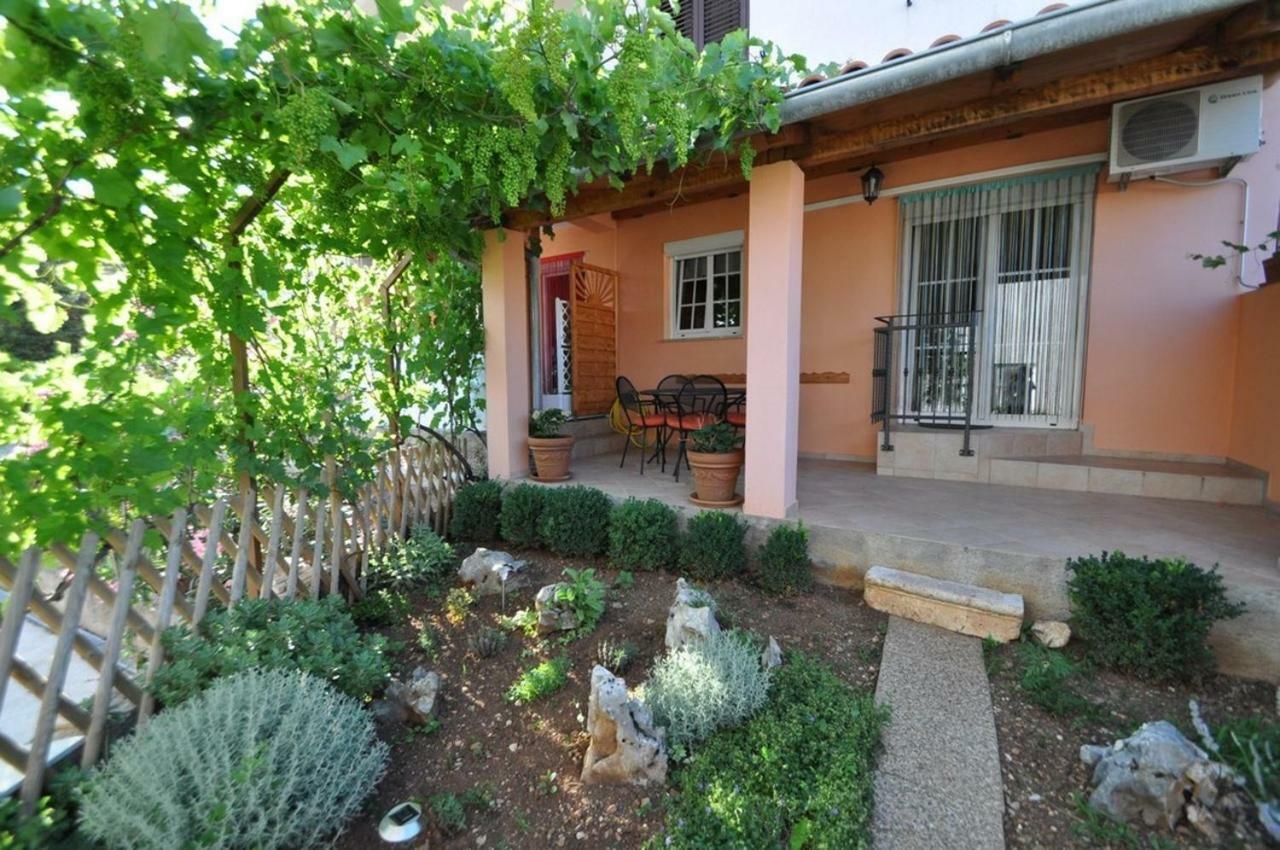 Apartments In Vrbnik/Insel Krk 13597 외부 사진